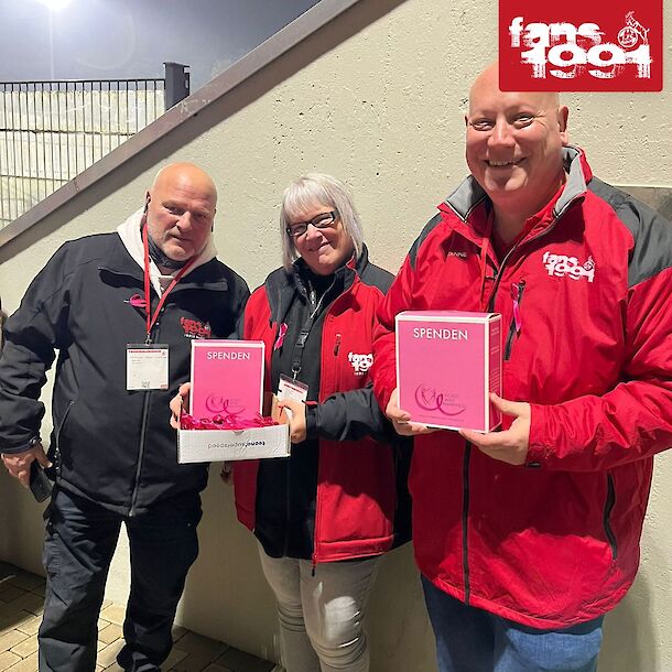 fans1991 Ehrenamtler sammeln beim Spiel der FC-Frauen gegen Bayer 04 Leverkusen Spenden für die Deutsche Krebshilfe